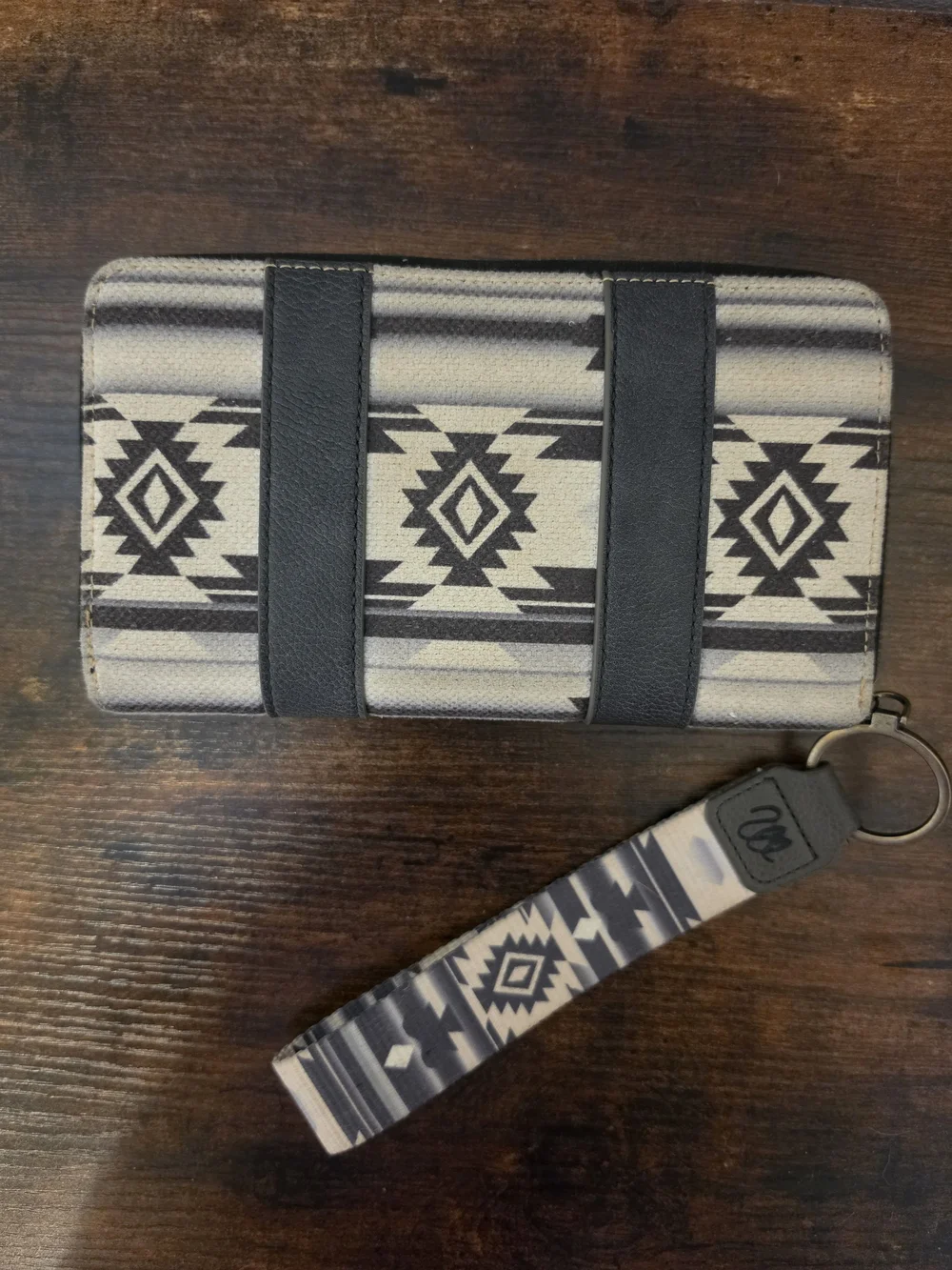 Wrangler Black & Cream Southwestern Tote Set - Picture 11 of 13